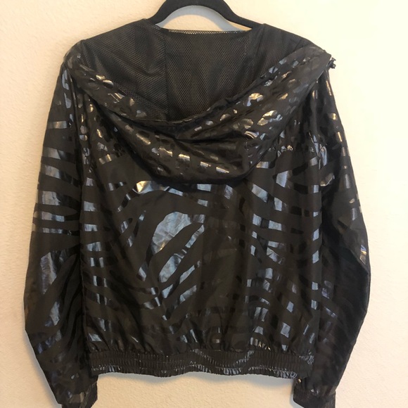 Black print athleisure jacket - Picture 4 of 4